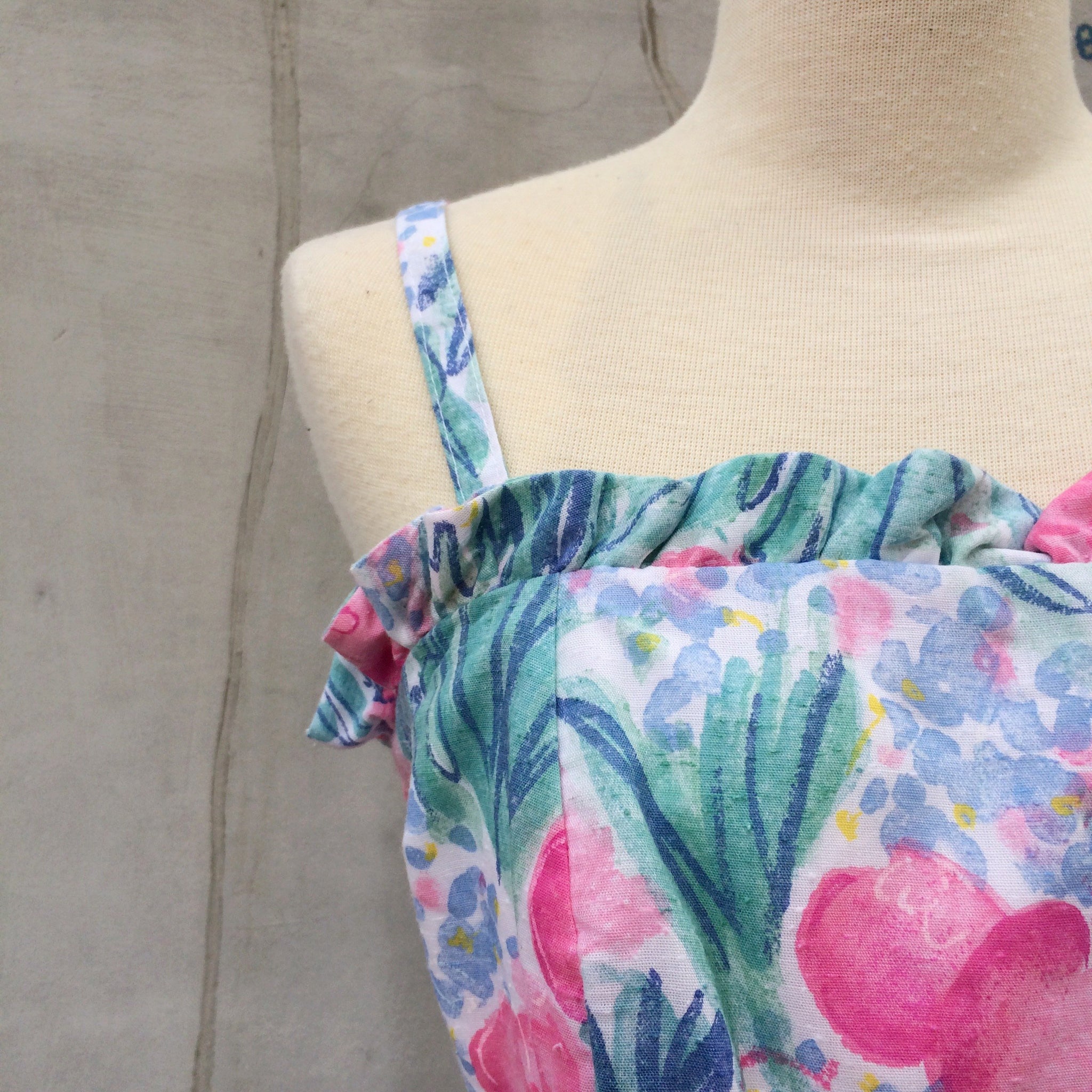 Summer Hills & Bees | Vintage 1980s-does-1950s summer hills abstract floral print convertible strapless sundress