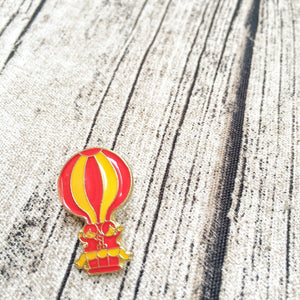 Hot Air Balloon Collar Pin | Retro 1980s vintage Cute Novelty Brooch 1