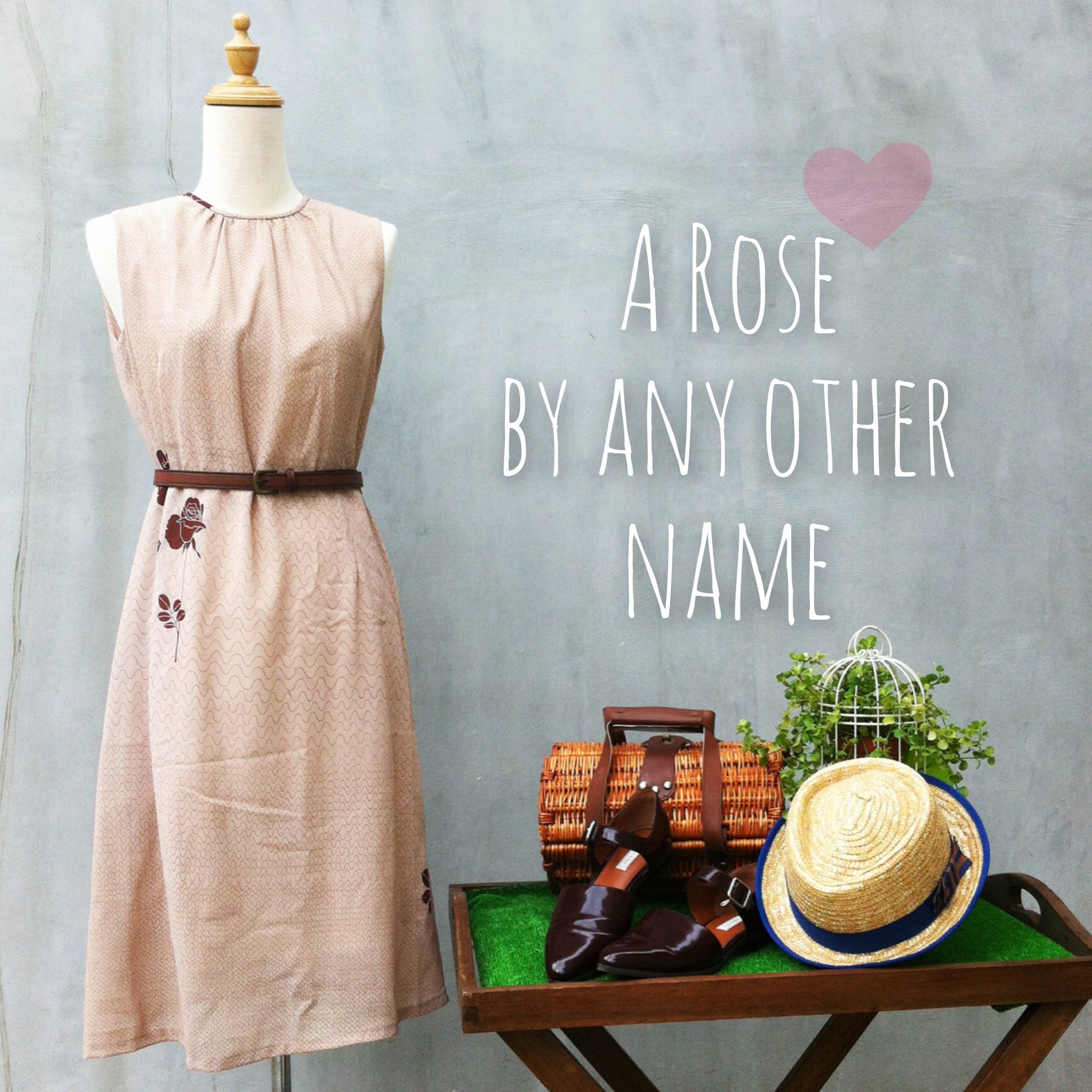 Rose by Any Other Name | Loose Vintage 70s rose print shift dress