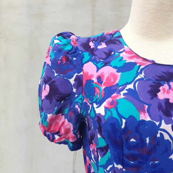 Date Night Corsage | Vintage 1980s-does-1950s Bright Pink and Cobalt Blue Wiggle Dress