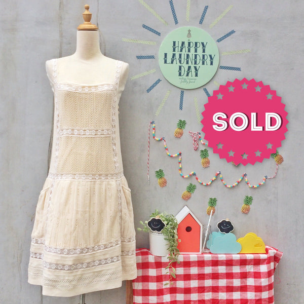 Knitting Hottie | Vintage 1960s crotchet cream knit sundress with POCKETS!