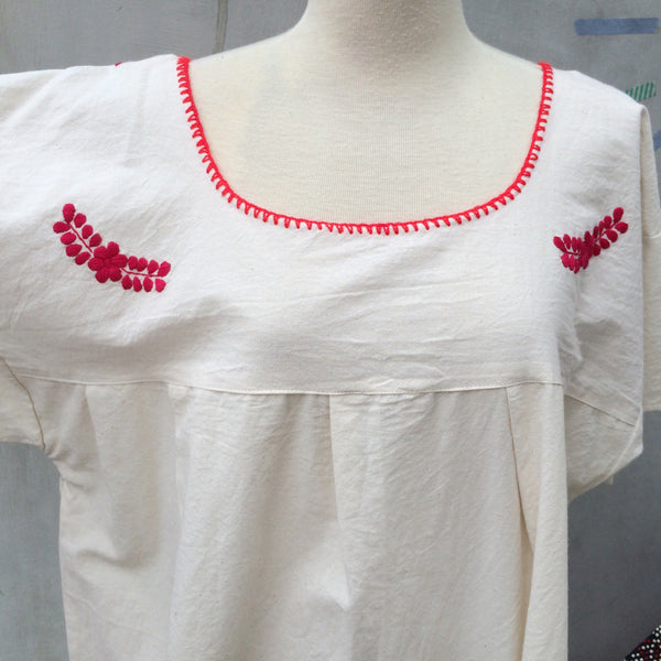 Red Herring | Vintage 1960s 1970s Boho chic Hippie Mexican embroidered Loose fit Blouse