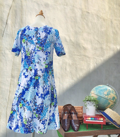 SALE ! |  Electric Dreams | Vintage 1960s flower power shift dress in Bright electric blue Floral prints