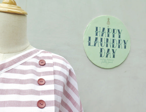 Be a Bea | Vintage 1950s 1960s button-details V-neck Dress in Dusty pink and Horizontal stripes