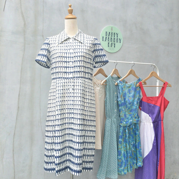 Lady Linen | Vintage 1940s shirtwaist Indie hippie twist Blue and Off-white Shirtwaist Dress