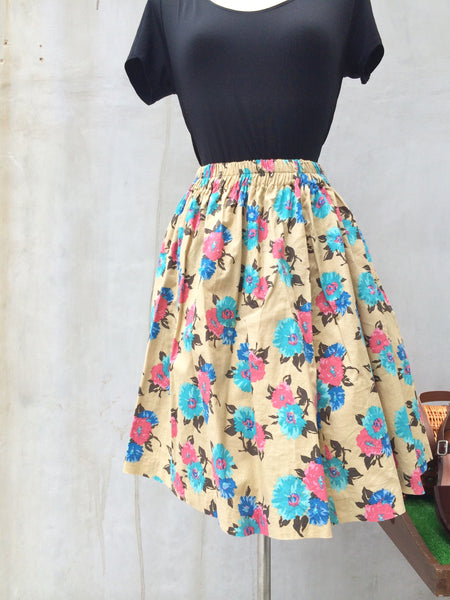 SALE ! |  Autumn's Summer | Vintage 1980s cute flirty Floral cheerleader skirt