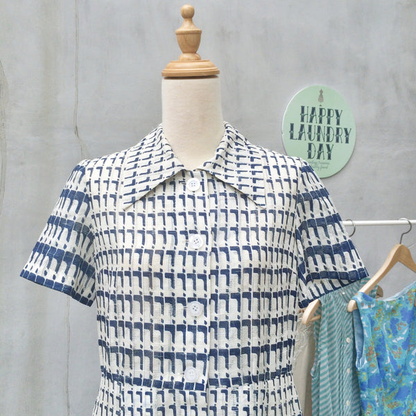 Lady Linen | Vintage 1940s shirtwaist Indie hippie twist Blue and Off-white Shirtwaist Dress