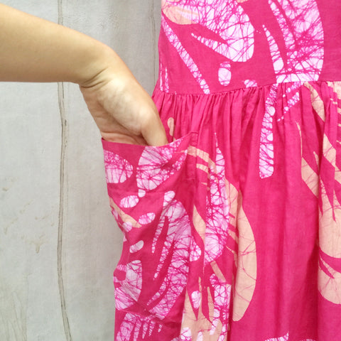 Pinking Batik | VIntage 1970s hippie Batik bohemian sundress with Pockets