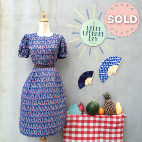 Tulips are Blue | Vintage 1950s 1960s Cute Tulip print Marimekko-inspired Retro mod Print Shift Dress