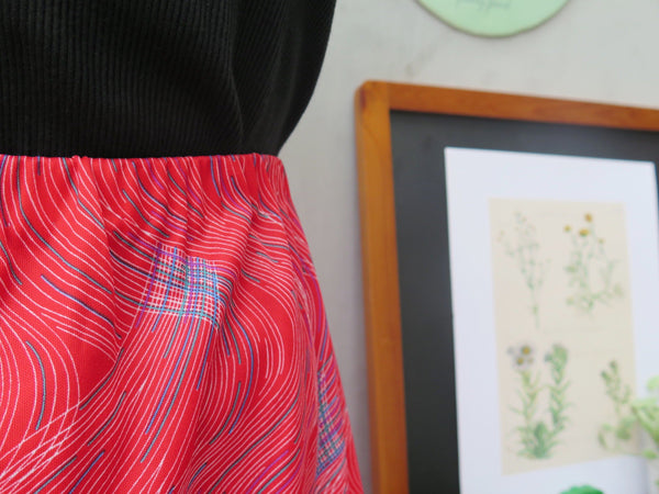 You're so Fine | Vintage 1960s 1970s Swirl print Midi Skirt