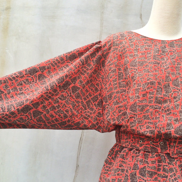 SALE | Ground Red | Vintage 1980s Batwing sleeves Loose fit Giraffe print boxy dress