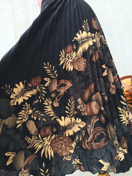 Full Harvest | Vintage 1980s pleated skirt with Fruits and Vegetable prints