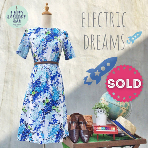 SALE ! |  Electric Dreams | Vintage 1960s flower power shift dress in Bright electric blue Floral prints