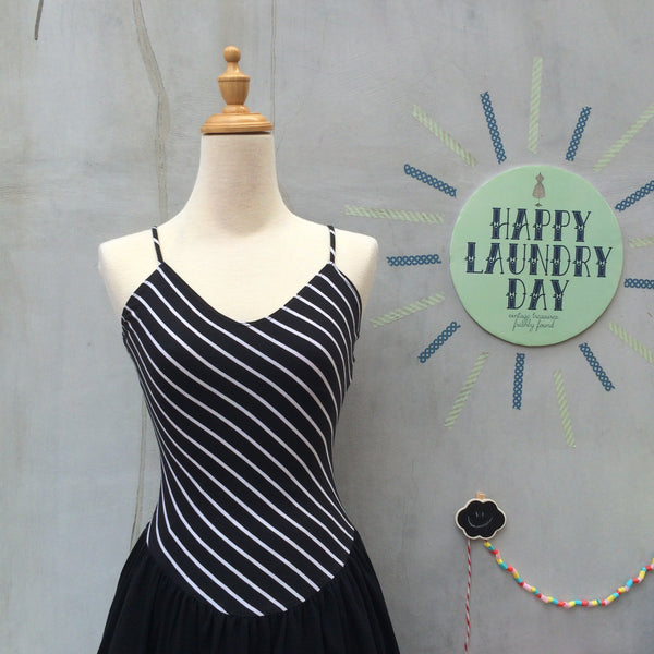 Dance all Night! | Vintage 1970s 1980s Black All That Jazz striped jersey Sundress