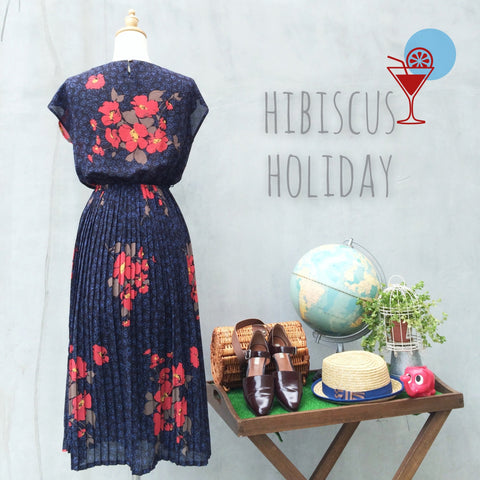 Hibiscus Holiday | Vintage 1970s red flowers springtime fever Pleated dress