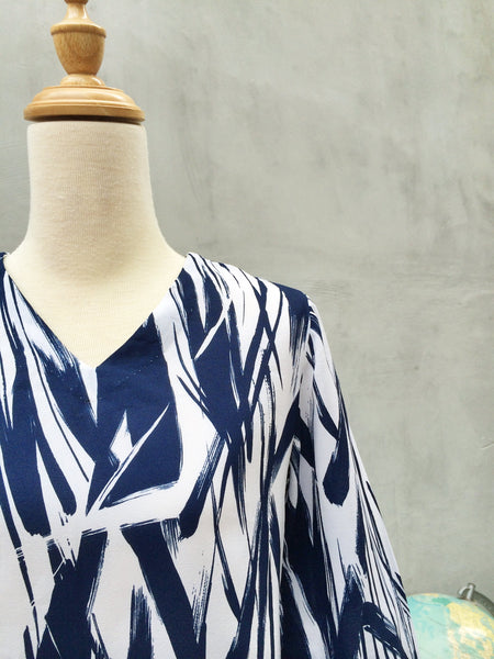 Kelly-grahpy | Calligraphy brushstrokes Vintage c. 1960s White and blue Graphic print Tent Dress