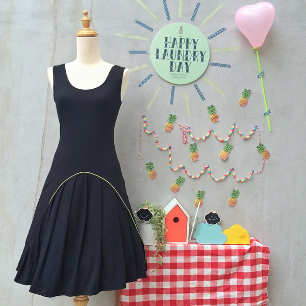 SALE ! | What's the Scoop? | Vintage 1980s 1990s  jersey tank dress with pleated scoop area