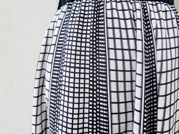 Minimal Liz | Vintage 1960s 1970s Monochrome black and white Grid print Skirt