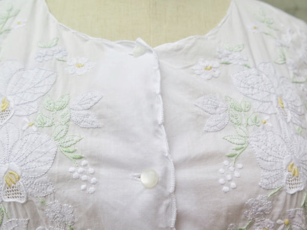 Snowbells | Vintage 1950s 1960s Hand-embroidered Blouse with scalloped edges