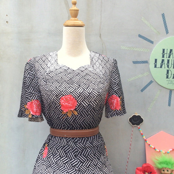 Juliet in Black | Vintage 1950s 1960s Rose and Scallop patterned Dress