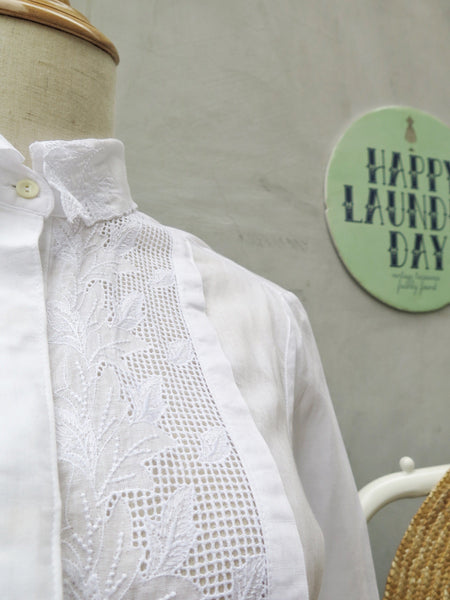 Let us Lattice work | Vintage 1970s 1980s Bohemian hippie latticework Embroidered scalloped collar White Shirt