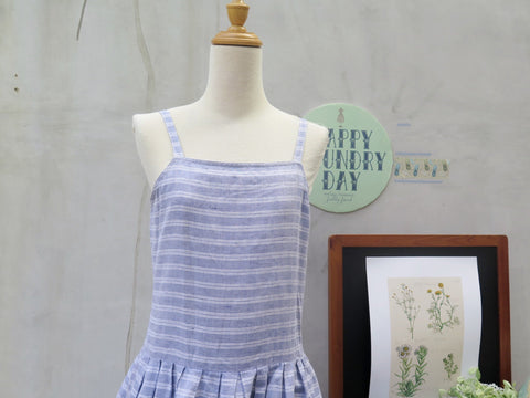 Indigo stripes | Vintage 1950s 1960s Chambray denim-look White striped sundress with Pockets