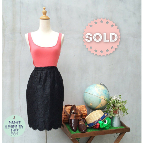 SALE | Tulip Du Noir | Vintage 1950s wiggle skirt with Lace overlay and cute Bubble shape
