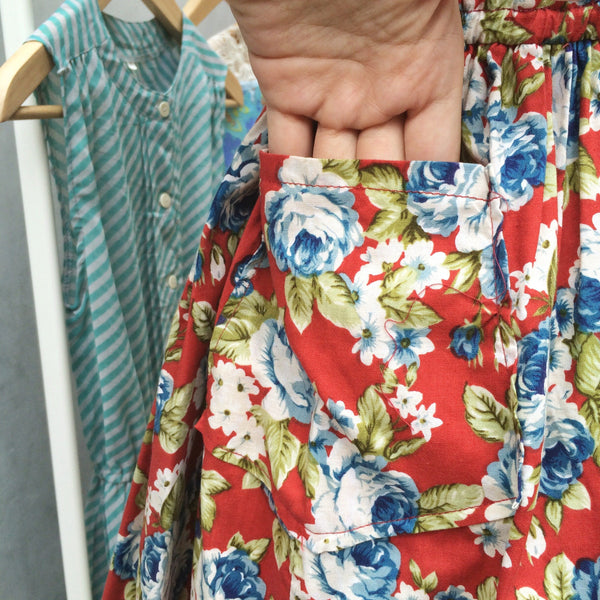 Spring Surprise | Vintage 1950s shorter Floral tea dress with POCKETS!