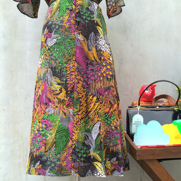 It's a Jungle out there ! | Vintage 1960s graphic Jungle safari print Shirt waist Kaftan tulip sleeves Shirtwaist Dress