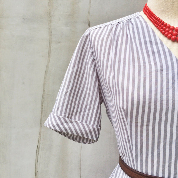 Strip-ey Office Happy ! | Vintage 1940s simple shift dress in Grey white Vertical stripes