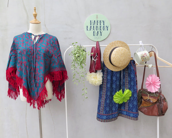 Fringe Benefits | Vintage 1960s 1970s hippie folk bohemian chic Fringe Poncho