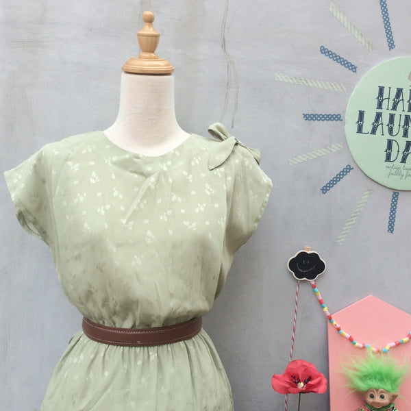 Green Strawberries | Vintage 1950s 1960s hidden Strawberry print Pastel Green Dress with Ribbon