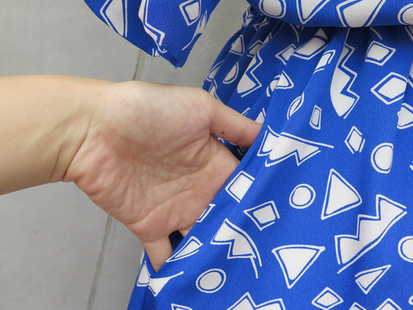 Oddly Cool | PLUS SIZE Vintage 1980s abstract shapes Blue fun geometric Dress with POCKETS!