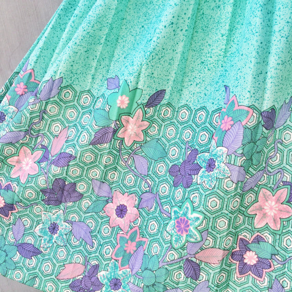 Honey Bee | Vintage c. 1960s intense Mint Green flecked Honeycomb geometric print Abstract Floral Pleated Skirt