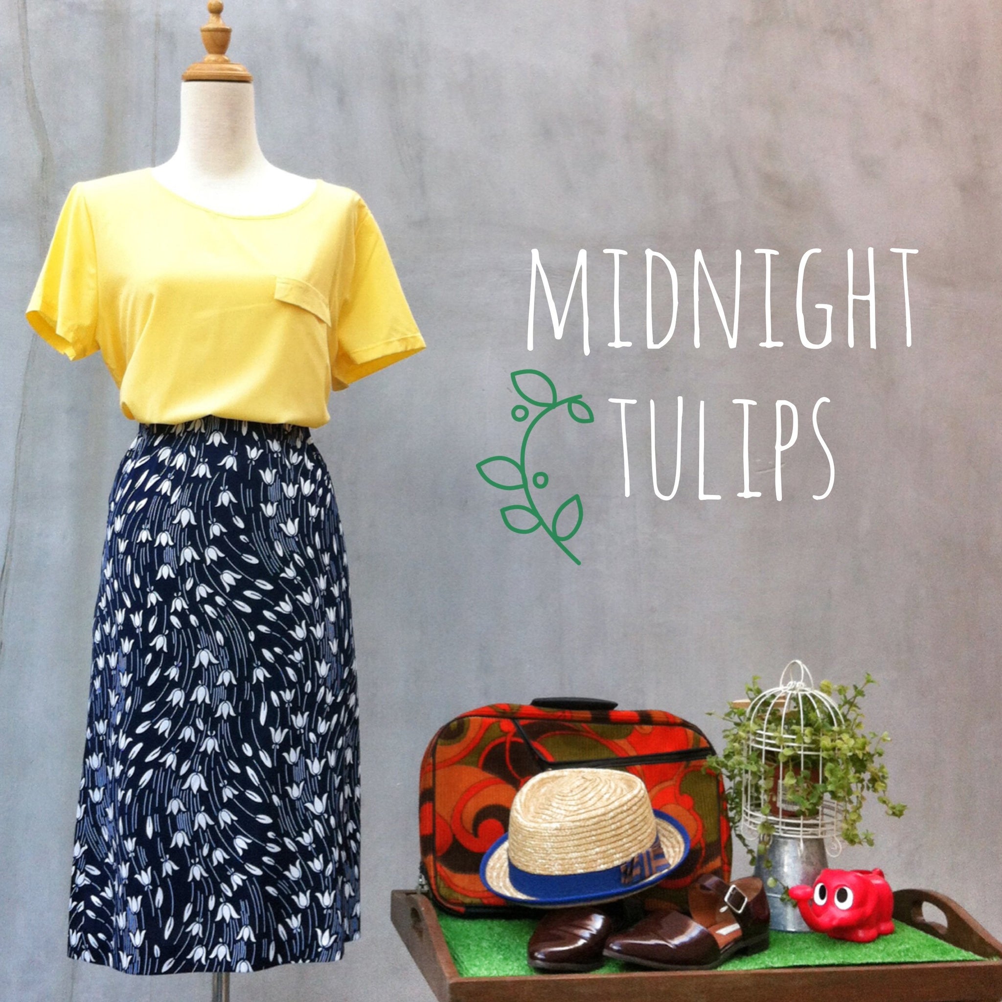 Midnight Tulip | Dark blue Vintage retro 90s Tulip print A-line skirt