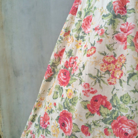 Lady Rose | Vintage 1940s big red English rose and pretty daffodils Floral print Retro Dress