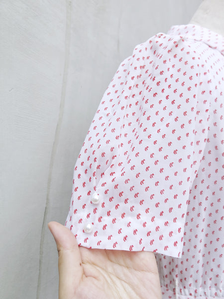 Colleen | Vintage 1960s/1970s White red swan collar red white small geometric print dress