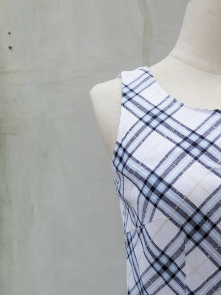 Leanne | Vintage 1950s 1960s Sleeveless textured checkered plaid dress in white and blue