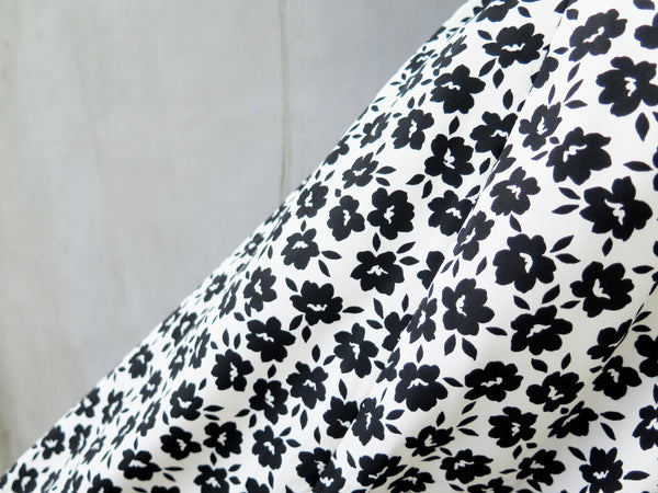 Whitney | Vintage 1960s 1970s black white floral print smooth touch monochrome skirt 