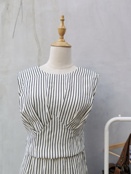 Mona | Vintage 1970s 1980s Black and white Striped pencil skirt Dress
