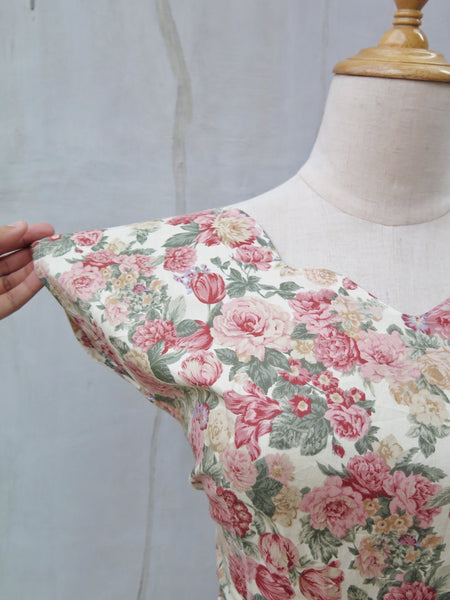 Meryl | Vintage 1970s 1980s Rose floral print Scallop neckline Long Dress