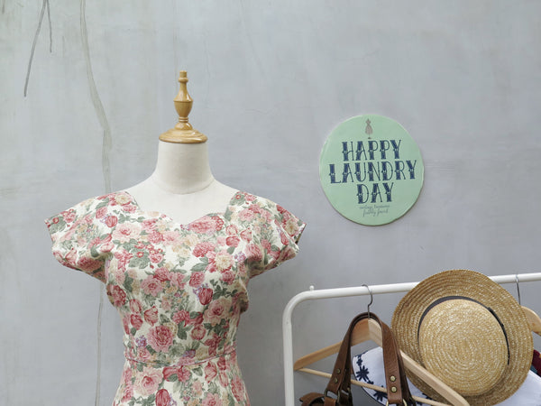 Meryl | Vintage 1970s 1980s Rose floral print Scallop neckline Long Dress